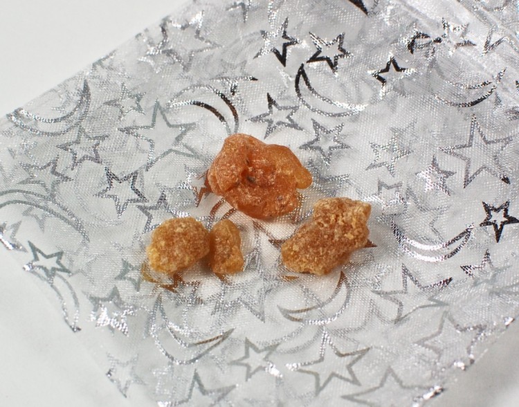 frankincense resin pieces