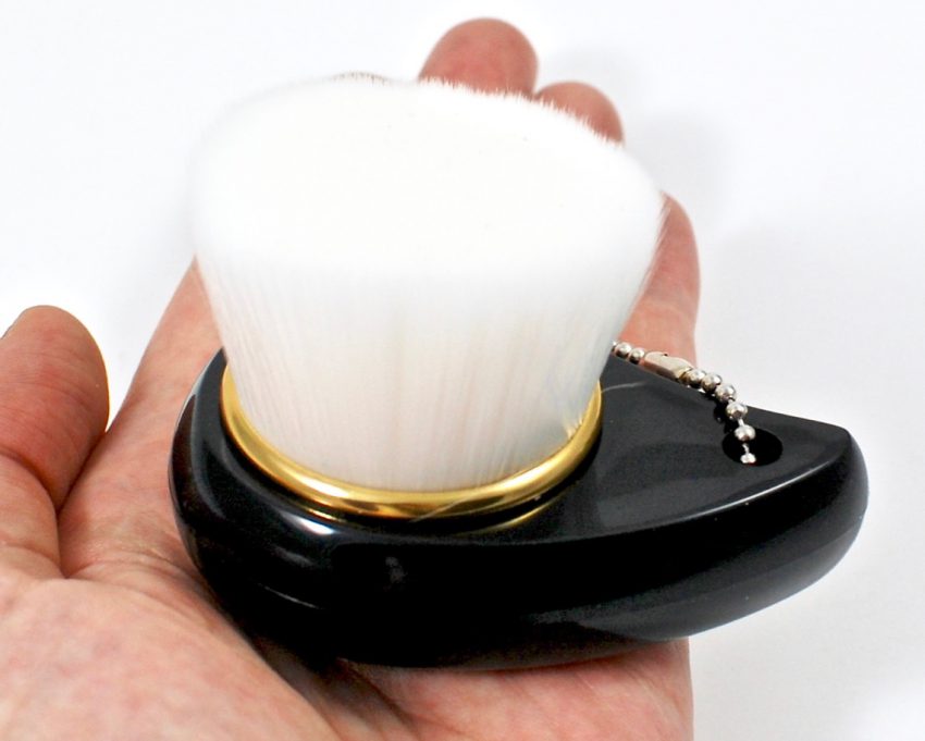 Nika skin brush