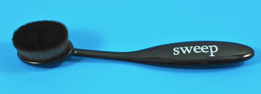 Sweep Beauty oval face brush