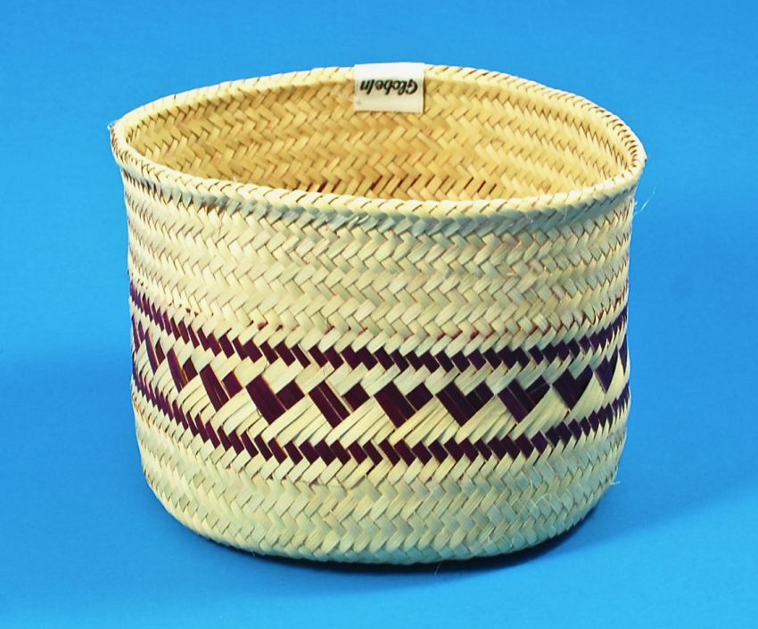 GlobeIn heart basket