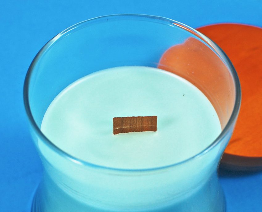 crackling candle