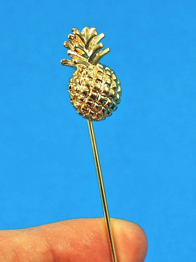 pineapple lapel pin