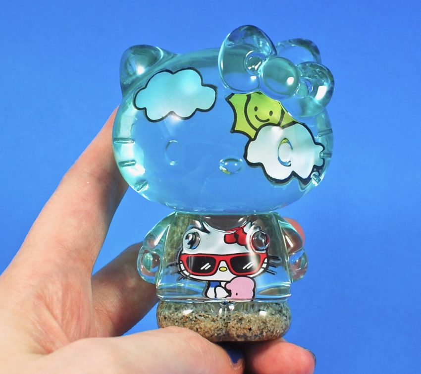Hello Kitty beach figure