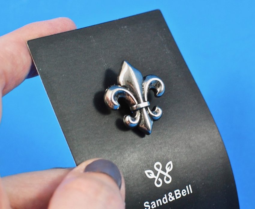 Sand&Bell lapel pin